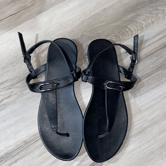 Pesaro Shoes - Women’s pesaroe black sandals size 8